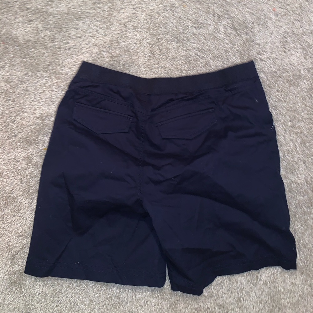BRAND NWT Baccini Dark Blue & Red Rose shorts sz 4 - Picture 7 of 7